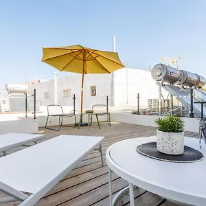 https://magno-sol-suite-penthouse-private-parking-included.es-andalucia.com